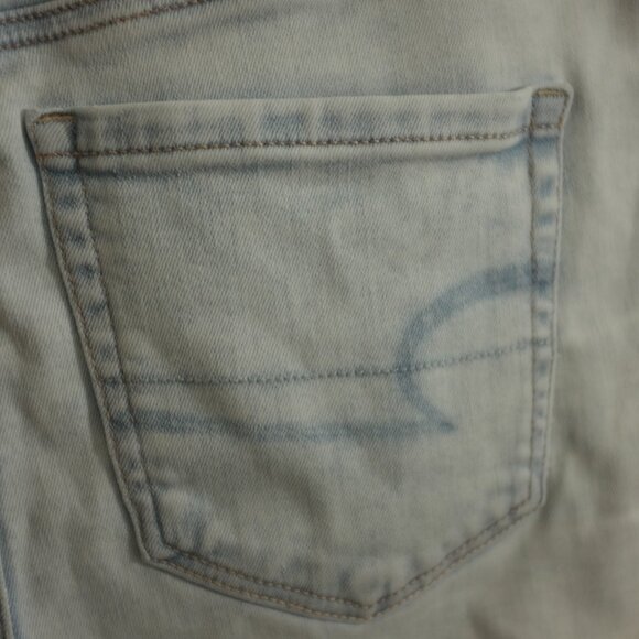 American Eagle light wash next level stretch shorts size 4 - Picture 3 of 7
